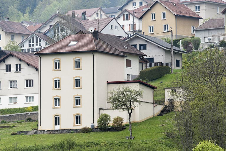 Façades postérieure et latérale gauche. © Sonia Dourlot / Région Bourgogne-Franche-Comté, Inventaire du patrimoine - 2016