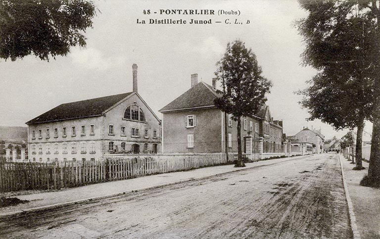 Pontarlier (Doubs) - La distillerie Junod, carte postale, s.d. [fin 19e ou début 20e siècle]. © Gilbert Poinsot / Région Bourgogne-Franche-Comté, Inventaire du patrimoine - 2016