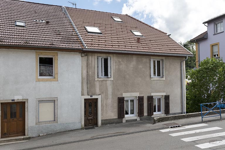 Façade antérieure, de trois quarts gauche. © Sonia Dourlot / Région Bourgogne-Franche-Comté, Inventaire du patrimoine - 2016 Façade antérieure, de trois quarts gauche. © Sonia Dourlot / Région Bourgogne-Franche-Comté, Inventaire du patrimoine - 2016