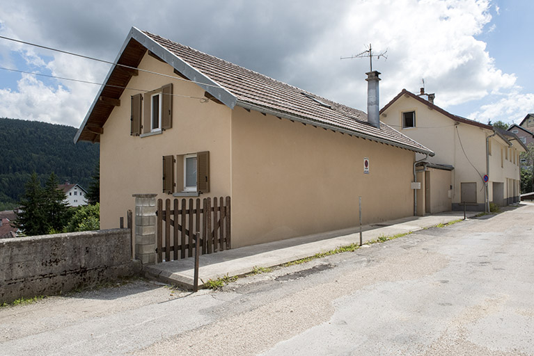 Façades sur la rue de l'Horlogerie, depuis le nord-est (maison Sire au premier plan, Jaccard à l'arrière-plan). © Sonia Dourlot / Région Bourgogne-Franche-Comté, Inventaire du patrimoine - 2016