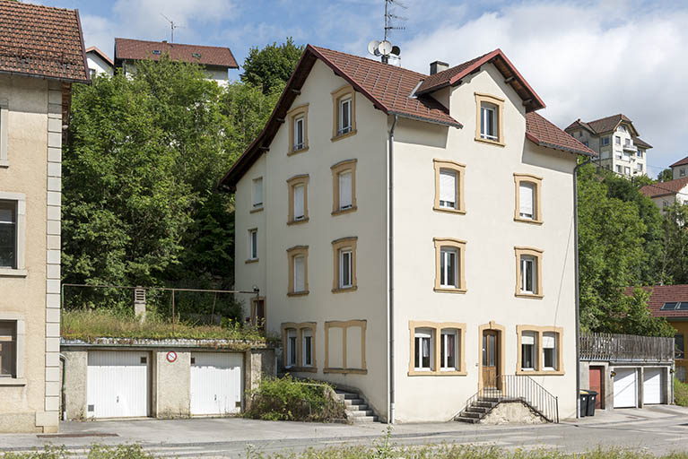 Façades antérieure et latérale gauche. © Sonia Dourlot / Région Bourgogne-Franche-Comté, Inventaire du patrimoine - 2016 Façades antérieure et latérale gauche. © Sonia Dourlot / Région Bourgogne-Franche-Comté, Inventaire du patrimoine - 2016