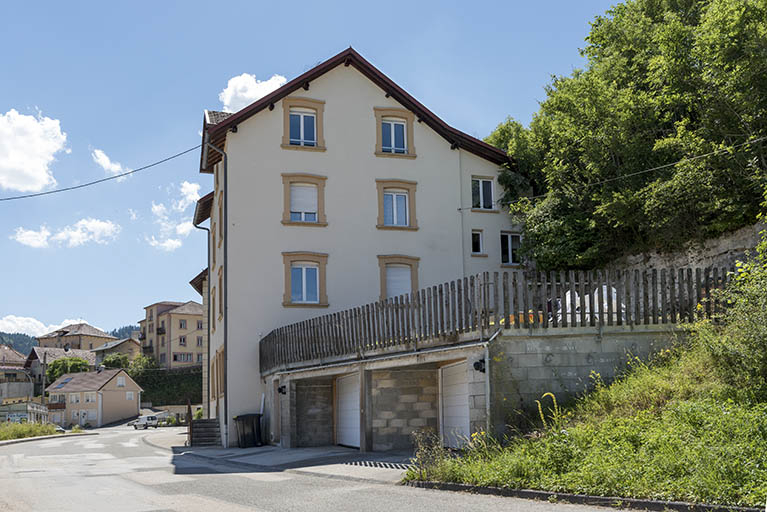 Façade latérale droite. © Sonia Dourlot / Région Bourgogne-Franche-Comté, Inventaire du patrimoine - 2016 Façade latérale droite. © Sonia Dourlot / Région Bourgogne-Franche-Comté, Inventaire du patrimoine - 2016