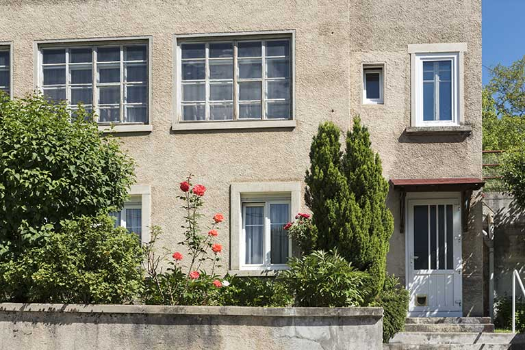 Façade sud : entrée à droite. © Sonia Dourlot / Région Bourgogne-Franche-Comté, Inventaire du patrimoine - 2016