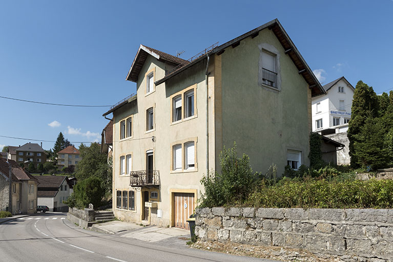 Façades antérieure et latérale droite. © Sonia Dourlot / Région Bourgogne-Franche-Comté, Inventaire du patrimoine - 2016 Façades antérieure et latérale droite. © Sonia Dourlot / Région Bourgogne-Franche-Comté, Inventaire du patrimoine - 2016