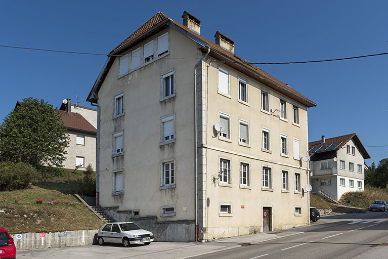 Façades antérieure et latérale gauche. © Sonia Dourlot / Région Bourgogne-Franche-Comté, Inventaire du patrimoine - 2016