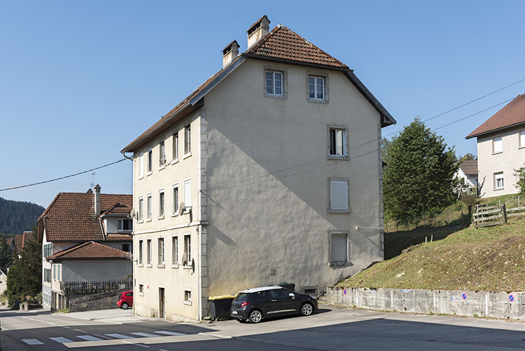 Façades antérieure et latérale droite. © Sonia Dourlot / Région Bourgogne-Franche-Comté, Inventaire du patrimoine - 2016