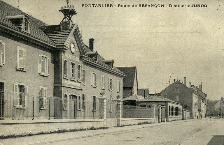 Pontarlier - Route de Besançon - Distillerie Junod, carte postale, s.d. [fin 19e ou début 20e siècle]. © Gilbert Poinsot / Région Bourgogne-Franche-Comté, Inventaire du patrimoine - 2016