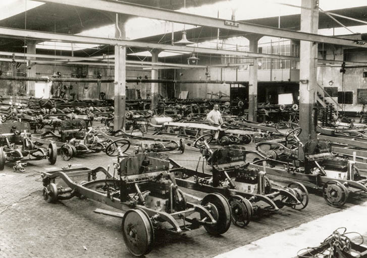 Atelier de montage. Châssis de véhicules, phot. Stainacre, s.d. [début 20e siècle]. © Stainacre / Région Bourgogne-Franche-Comté, Inventaire du patrimoine - 2016