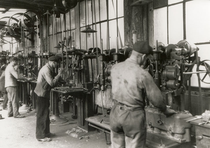 Atelier de perçage, phot. Stainacre, s.d. [début 20e siècle]. © Stainacre / Région Bourgogne-Franche-Comté, Inventaire du patrimoine - 2016