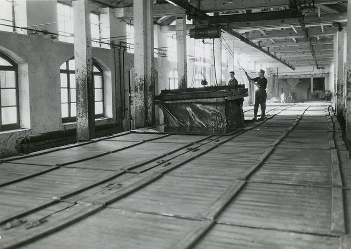 Salle des bains (bac de trempe des peaux), photogr., s.d. [vers 1950]. © Raphaël Favereaux / Région Bourgogne-Franche-Comté, Inventaire du patrimoine - 2016