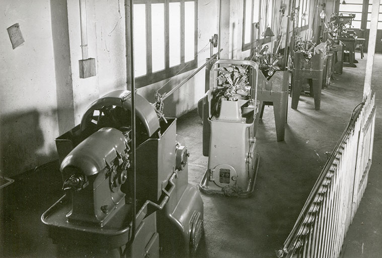 Batterie de tours monobroches, s.d. [3e quart 20e siècle]. © Raphaël Favereaux / Région Bourgogne-Franche-Comté, Inventaire du patrimoine - 2016