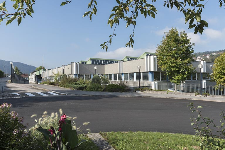 Vue d'ensemble, depuis le nord-est. © Sonia Dourlot / Région Bourgogne-Franche-Comté, Inventaire du patrimoine - 2016 Vue d'ensemble, depuis le nord-est. © Sonia Dourlot / Région Bourgogne-Franche-Comté, Inventaire du patrimoine - 2016