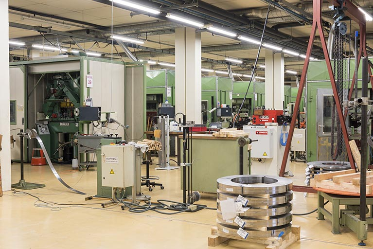 Atelier de découpage : vue d'ensemble des presses. © Sonia Dourlot / Région Bourgogne-Franche-Comté, Inventaire du patrimoine - 2016 Atelier de découpage : vue d'ensemble des presses. © Sonia Dourlot / Région Bourgogne-Franche-Comté, Inventaire du patrimoine - 2016