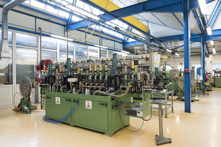 Atelier d'usinage : vue d'ensemble des machines. © Sonia Dourlot / Région Bourgogne-Franche-Comté, Inventaire du patrimoine - 2016 Atelier d'usinage : vue d'ensemble des machines. © Sonia Dourlot / Région Bourgogne-Franche-Comté, Inventaire du patrimoine - 2016