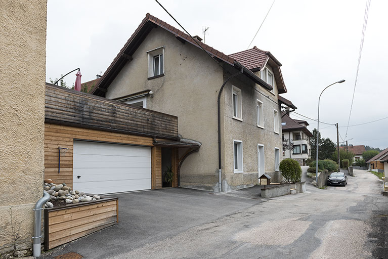 Vue d'ensemble, depuis le sud-ouest (façades antérieure et latérale gauche). © Sonia Dourlot / Région Bourgogne-Franche-Comté, Inventaire du patrimoine - 2016