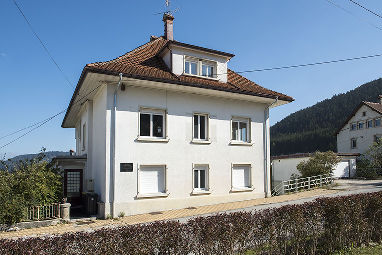 Façade antérieure, de trois quarts gauche. © Sonia Dourlot / Région Bourgogne-Franche-Comté, Inventaire du patrimoine - 2016 Façade antérieure, de trois quarts gauche. © Sonia Dourlot / Région Bourgogne-Franche-Comté, Inventaire du patrimoine - 2016