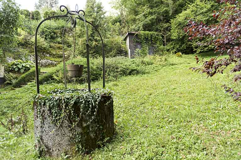 Puits. © Sonia Dourlot / Région Bourgogne-Franche-Comté, Inventaire du patrimoine - 2016 Puits. © Sonia Dourlot / Région Bourgogne-Franche-Comté, Inventaire du patrimoine - 2016
