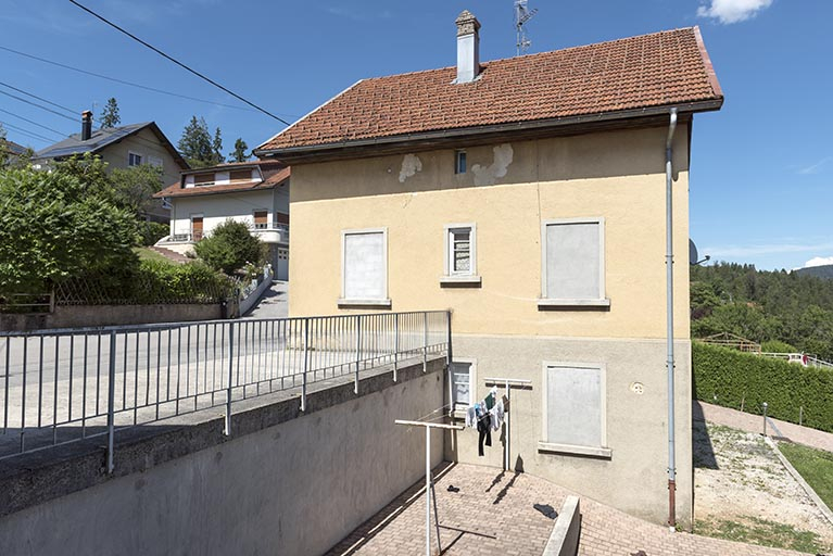 Façade latérale droite. © Sonia Dourlot / Région Bourgogne-Franche-Comté, Inventaire du patrimoine - 2016 Façade latérale droite. © Sonia Dourlot / Région Bourgogne-Franche-Comté, Inventaire du patrimoine - 2016
