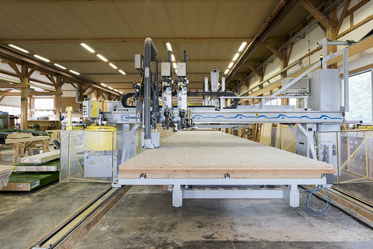 Nouveau site, atelier de fabrication : pont multifonctions à commandes numériques Weinmann WMS 150. © Sonia Dourlot / Région Bourgogne-Franche-Comté, Inventaire du patrimoine - 2016