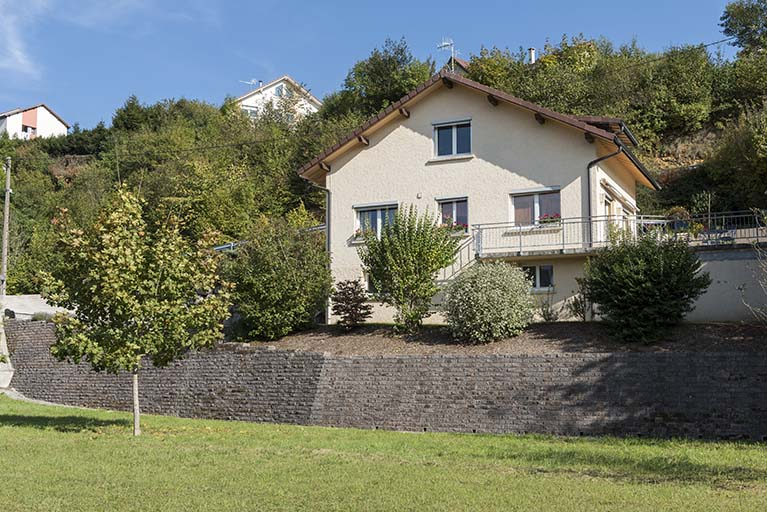 Vue d'ensemble, depuis l'ouest. © Sonia Dourlot / Région Bourgogne-Franche-Comté, Inventaire du patrimoine - 2016 Vue d'ensemble, depuis l'ouest. © Sonia Dourlot / Région Bourgogne-Franche-Comté, Inventaire du patrimoine - 2016
