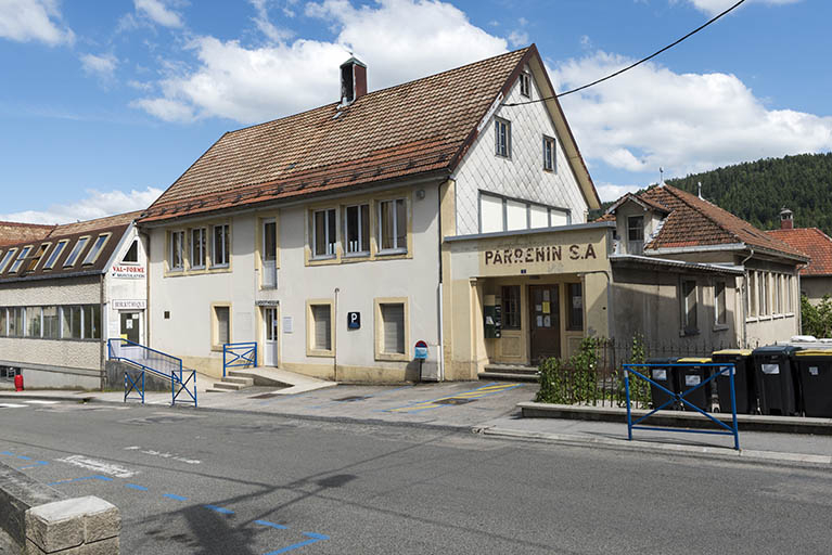 Usine : corps d'entrée et bureau, de trois quarts droite. © Sonia Dourlot / Région Bourgogne-Franche-Comté, Inventaire du patrimoine - 2016 Usine : corps d'entrée et bureau, de trois quarts droite. © Sonia Dourlot / Région Bourgogne-Franche-Comté, Inventaire du patrimoine - 2016
