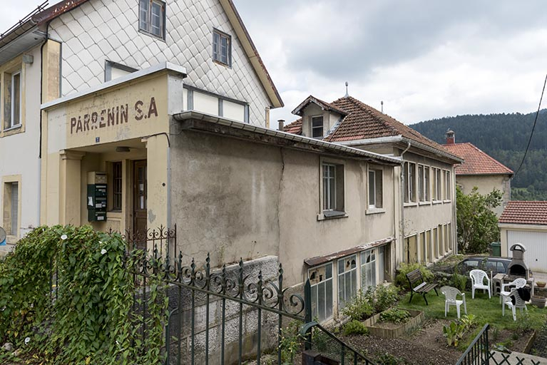 Usine : corps d'entrée et atelier de mécanique (façade latérale droite).  © Sonia Dourlot / Région Bourgogne-Franche-Comté, Inventaire du patrimoine - 2016 Usine : corps d'entrée et atelier de mécanique (façade latérale droite).  © Sonia Dourlot / Région Bourgogne-Franche-Comté, Inventaire du patrimoine - 2016