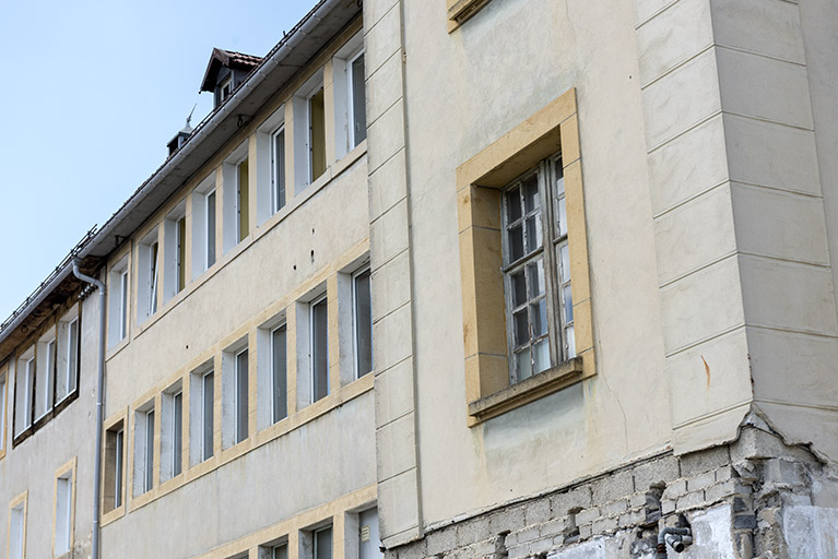 Usine : fenêtres multiples sur la façade postérieure. © Sonia Dourlot / Région Bourgogne-Franche-Comté, Inventaire du patrimoine - 2016 Usine : fenêtres multiples sur la façade postérieure. © Sonia Dourlot / Région Bourgogne-Franche-Comté, Inventaire du patrimoine - 2016