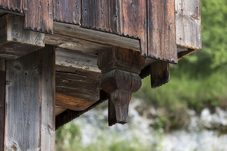 Motif décoratif sculpté. © Sonia Dourlot / Région Bourgogne-Franche-Comté, Inventaire du patrimoine - 2016 Motif décoratif sculpté. © Sonia Dourlot / Région Bourgogne-Franche-Comté, Inventaire du patrimoine - 2016