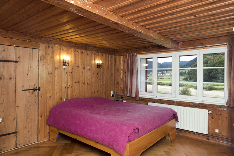 Rez-de-chaussée : chambre. © Sonia Dourlot / Région Bourgogne-Franche-Comté, Inventaire du patrimoine - 2016 Rez-de-chaussée : chambre. © Sonia Dourlot / Région Bourgogne-Franche-Comté, Inventaire du patrimoine - 2016