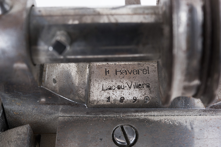 Date et nom du fabricant. © Sonia Dourlot / Région Bourgogne-Franche-Comté, Inventaire du patrimoine - 2016