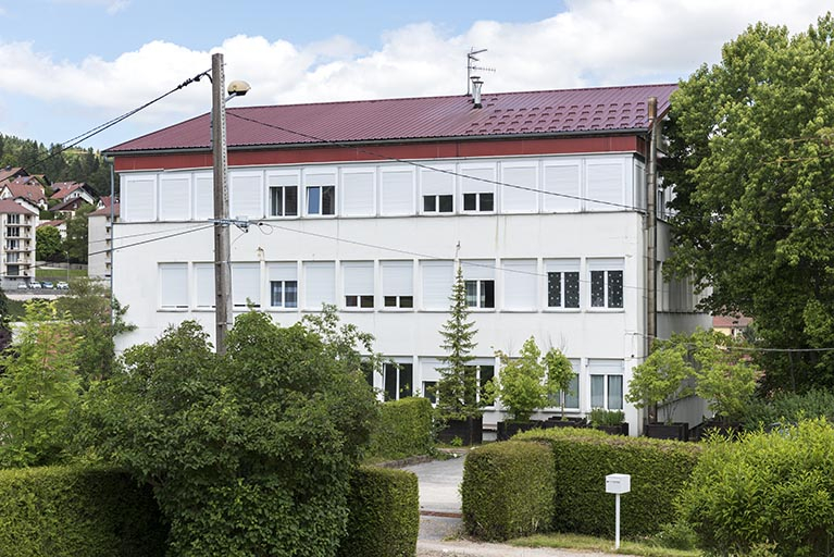 Usine : façade latérale droite, de trois quarts droite. © Sonia Dourlot / Région Bourgogne-Franche-Comté, Inventaire du patrimoine - 2016 Usine : façade latérale droite, de trois quarts droite. © Sonia Dourlot / Région Bourgogne-Franche-Comté, Inventaire du patrimoine - 2016