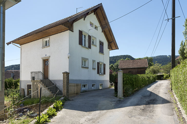 Maison : façades antérieure et latérale gauche. © Sonia Dourlot / Région Bourgogne-Franche-Comté, Inventaire du patrimoine - 2016 Maison : façades antérieure et latérale gauche. © Sonia Dourlot / Région Bourgogne-Franche-Comté, Inventaire du patrimoine - 2016