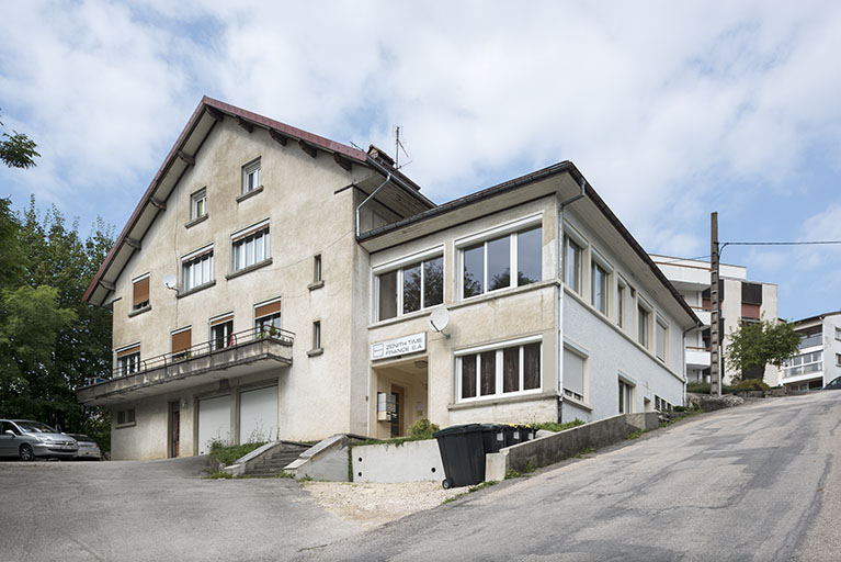 Façades antérieure et latérale droite. © Sonia Dourlot / Région Bourgogne-Franche-Comté, Inventaire du patrimoine - 2016 Façades antérieure et latérale droite. © Sonia Dourlot / Région Bourgogne-Franche-Comté, Inventaire du patrimoine - 2016