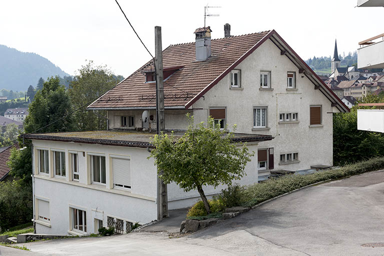 Façades postérieure et latérale droite. © Sonia Dourlot / Région Bourgogne-Franche-Comté, Inventaire du patrimoine - 2016 Façades postérieure et latérale droite. © Sonia Dourlot / Région Bourgogne-Franche-Comté, Inventaire du patrimoine - 2016