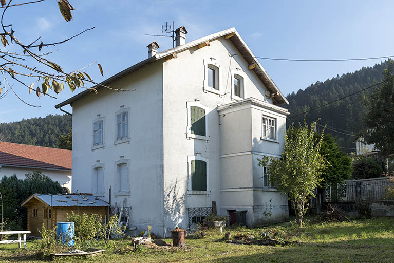 Façades postérieure et latérale gauche. © Sonia Dourlot / Région Bourgogne-Franche-Comté, Inventaire du patrimoine - 2016 Façades postérieure et latérale gauche. © Sonia Dourlot / Région Bourgogne-Franche-Comté, Inventaire du patrimoine - 2016