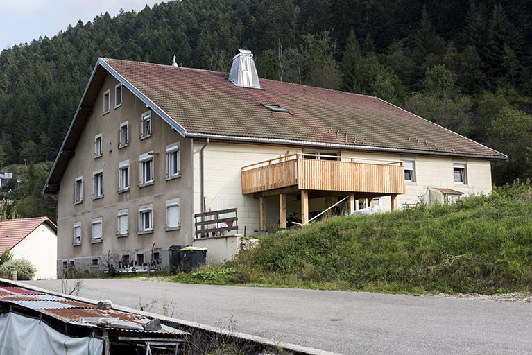 Façades postérieure et latérale gauche. © Sonia Dourlot / Région Bourgogne-Franche-Comté, Inventaire du patrimoine - 2016 Façades postérieure et latérale gauche. © Sonia Dourlot / Région Bourgogne-Franche-Comté, Inventaire du patrimoine - 2016