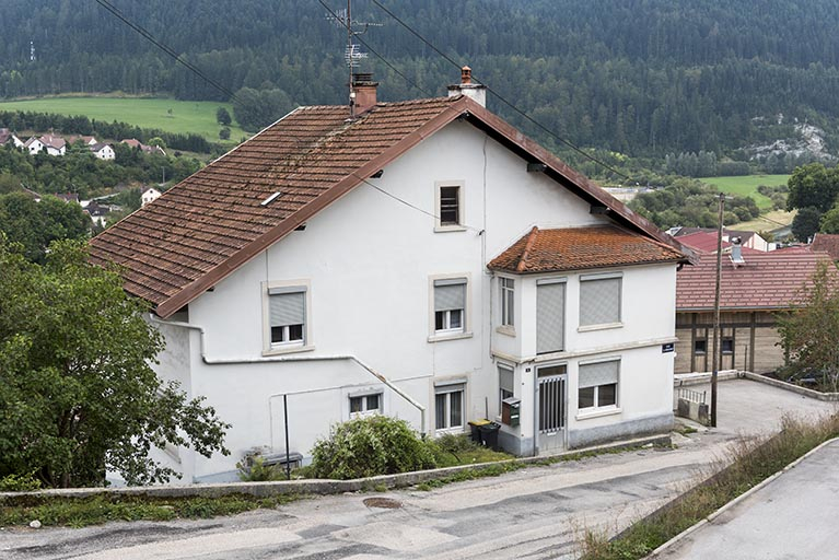 Façade antérieure, de trois quarts gauche. © Sonia Dourlot / Région Bourgogne-Franche-Comté, Inventaire du patrimoine - 2016