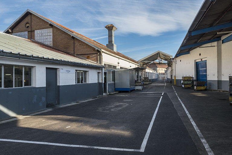 Atelier de fabrication et passage couvert, depuis l'ouest. © Jérôme Mongreville / Région Bourgogne-Franche-Comté, Inventaire du patrimoine - 2016