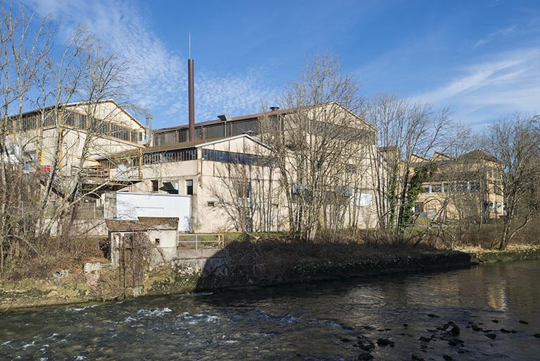Façades sud de l'usine depuis la rive gauche de la Loue. © Jérôme Mongreville / Région Bourgogne-Franche-Comté, Inventaire du patrimoine - 2016