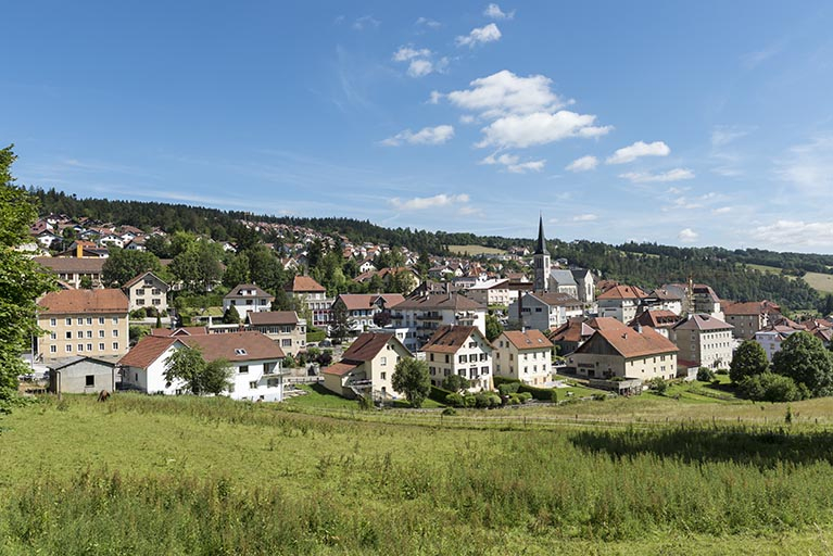 Le centre-ville et la Grande Rue, depuis le sud. © Sonia Dourlot / Région Bourgogne-Franche-Comté, Inventaire du patrimoine - 2016 Le centre-ville et la Grande Rue, depuis le sud. © Sonia Dourlot / Région Bourgogne-Franche-Comté, Inventaire du patrimoine - 2016