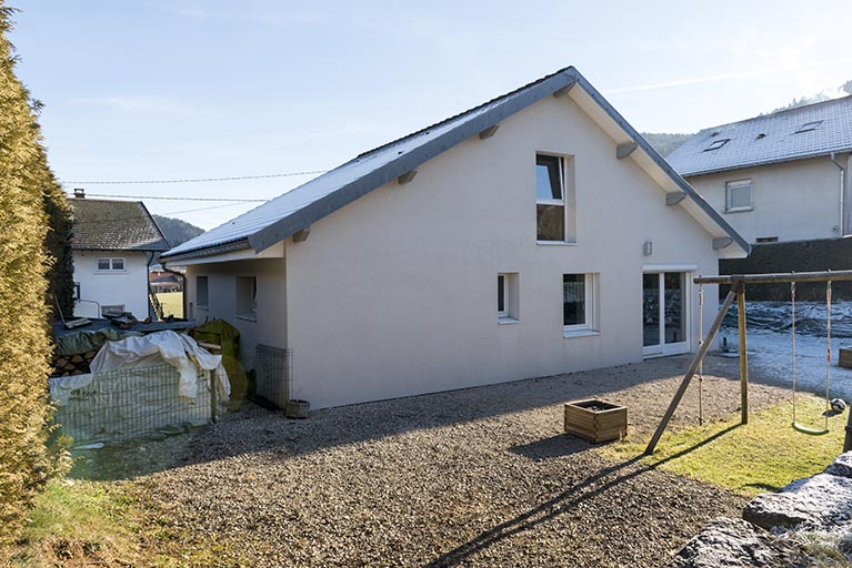 Façades postérieure et latérale droite. © Sonia Dourlot / Région Bourgogne-Franche-Comté, Inventaire du patrimoine - 2016 Façades postérieure et latérale droite. © Sonia Dourlot / Région Bourgogne-Franche-Comté, Inventaire du patrimoine - 2016