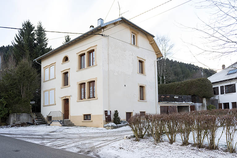 Façades antérieure et latérale droite. © Sonia Dourlot / Région Bourgogne-Franche-Comté, Inventaire du patrimoine - 2016