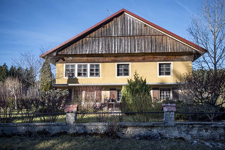 Façade latérale droite. © Sonia Dourlot / Région Bourgogne-Franche-Comté, Inventaire du patrimoine - 2016 Façade latérale droite. © Sonia Dourlot / Région Bourgogne-Franche-Comté, Inventaire du patrimoine - 2016