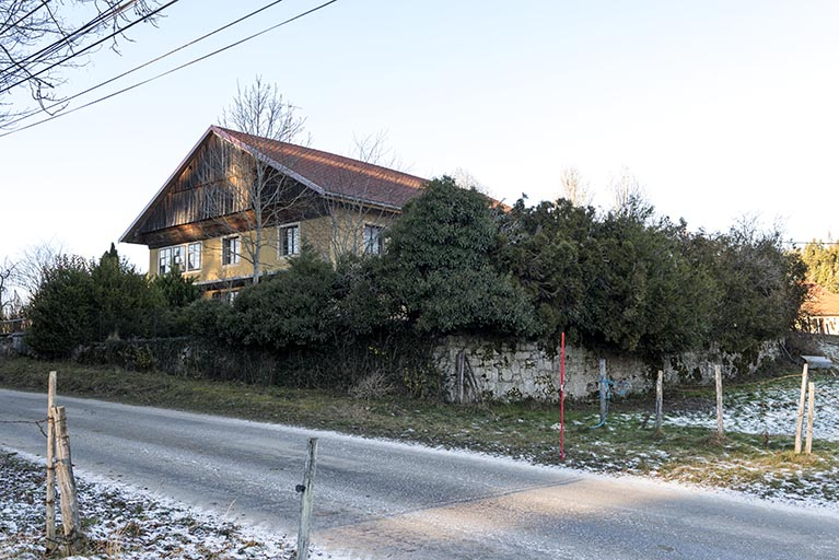 Vue d'ensemble, depuis l'est. © Sonia Dourlot / Région Bourgogne-Franche-Comté, Inventaire du patrimoine - 2016 Vue d'ensemble, depuis l'est. © Sonia Dourlot / Région Bourgogne-Franche-Comté, Inventaire du patrimoine - 2016