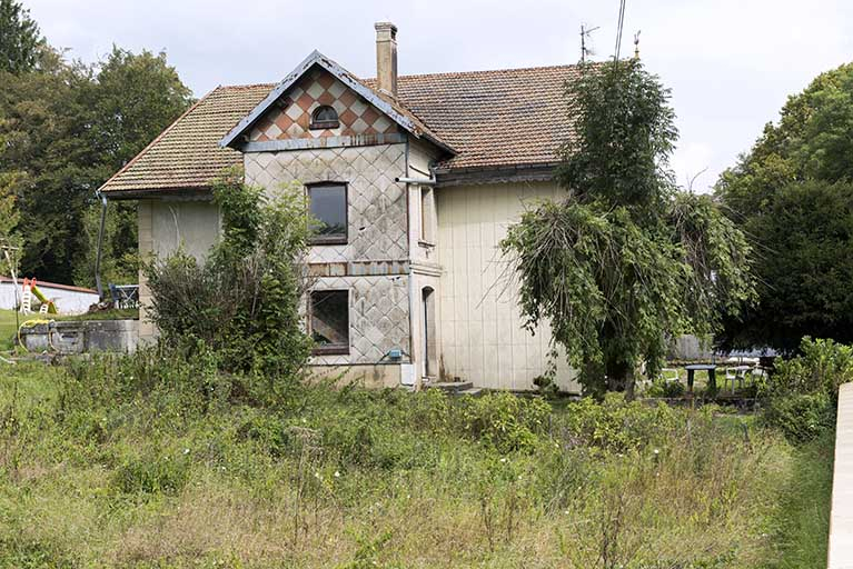 Façade latérale gauche. © Sonia Dourlot / Région Bourgogne-Franche-Comté, Inventaire du patrimoine - 2016 Façade latérale gauche. © Sonia Dourlot / Région Bourgogne-Franche-Comté, Inventaire du patrimoine - 2016