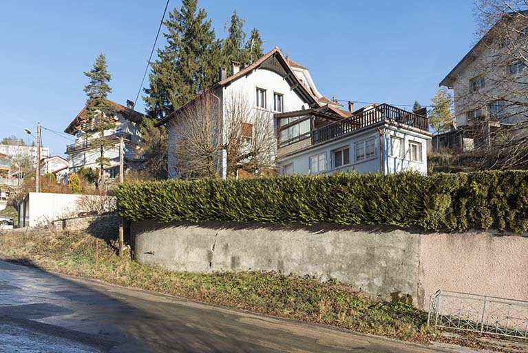 Vue d'ensemble, depuis le sud (façades postérieure et latérale gauche). © Sonia Dourlot / Région Bourgogne-Franche-Comté, Inventaire du patrimoine - 2016