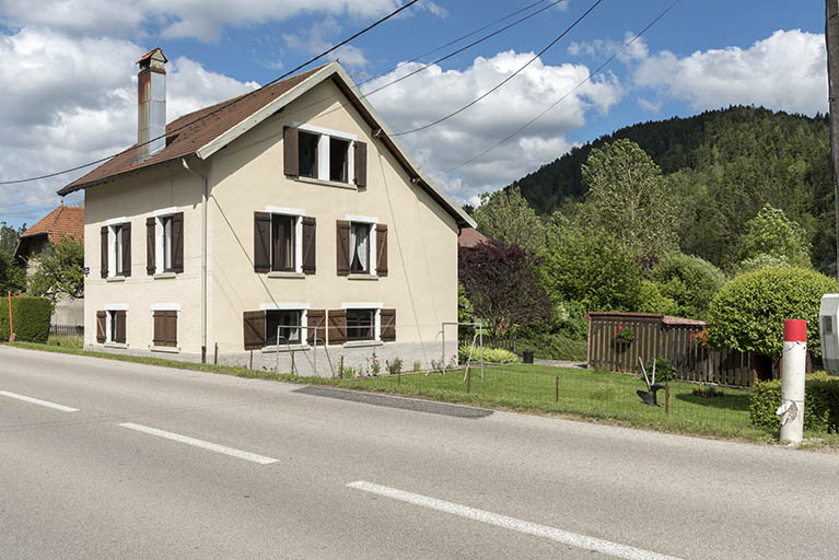 Façades antérieure et latérale droite. © Sonia Dourlot / Région Bourgogne-Franche-Comté, Inventaire du patrimoine - 2016 Façades antérieure et latérale droite. © Sonia Dourlot / Région Bourgogne-Franche-Comté, Inventaire du patrimoine - 2016