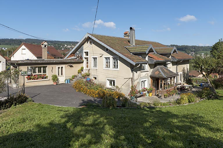 Façades postérieure et latérale droite. © Sonia Dourlot / Région Bourgogne-Franche-Comté, Inventaire du patrimoine - 2016 Façades postérieure et latérale droite. © Sonia Dourlot / Région Bourgogne-Franche-Comté, Inventaire du patrimoine - 2016