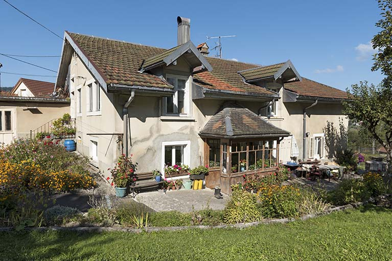 Façade postérieure, de trois quarts gauche. © Sonia Dourlot / Région Bourgogne-Franche-Comté, Inventaire du patrimoine - 2016 Façade postérieure, de trois quarts gauche. © Sonia Dourlot / Région Bourgogne-Franche-Comté, Inventaire du patrimoine - 2016