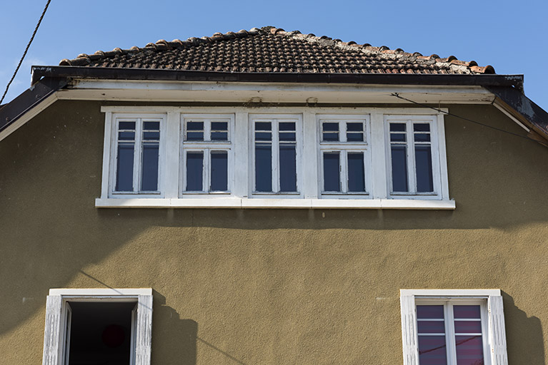 Façade latérale gauche : fenêtres multiples. © Sonia Dourlot / Région Bourgogne-Franche-Comté, Inventaire du patrimoine - 2016